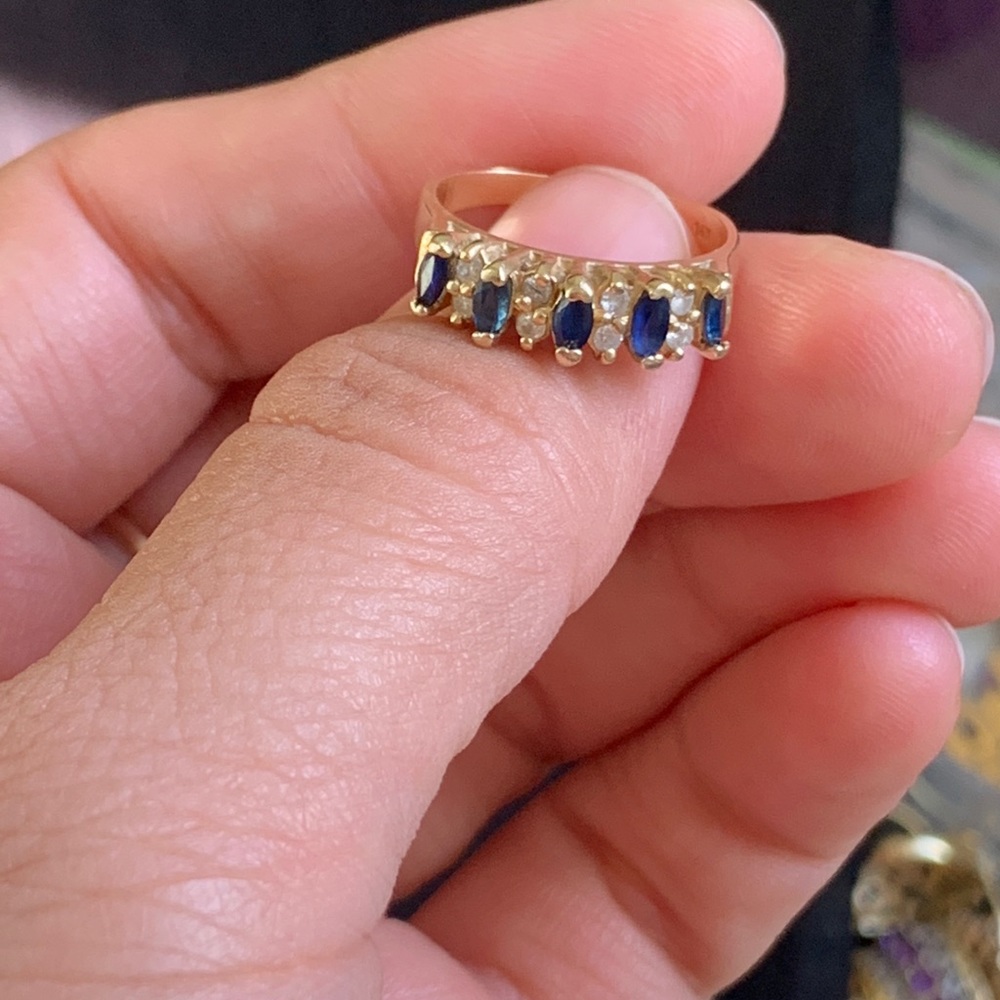 14k Sapphire and Diamond ring - Picture 9 of 16